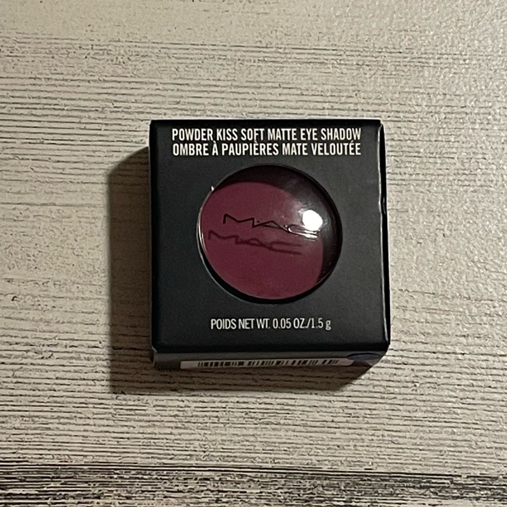 MAC POWDER KISS SOFT MATTE EYE SHADOW LENS BLUR PURPLE PINK NEW